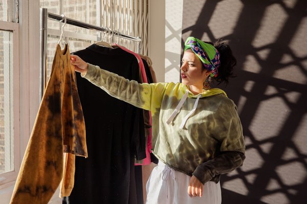 L"art de choisir des vêtements en soie : créez un look de soirée éblouissant et luxueux